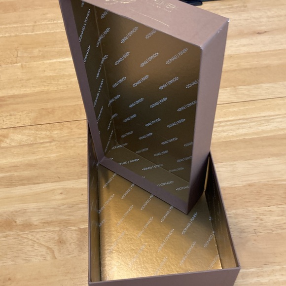 Women’s Donald J Pliner Italian Shoes - Picture 5 of 7